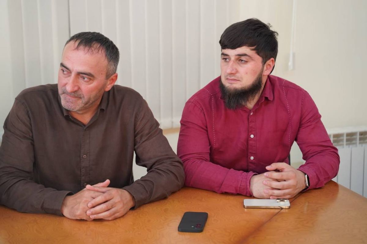 Глава города Муса Темурзиев провел очередную рабочую встречу с руководством управляющей компании «Гелисханов» и жителями МКД Глава города Муса Темурзиев провел очередную рабочую встречу с руководством управляющей компании «Гелисханов» и жителями МКД