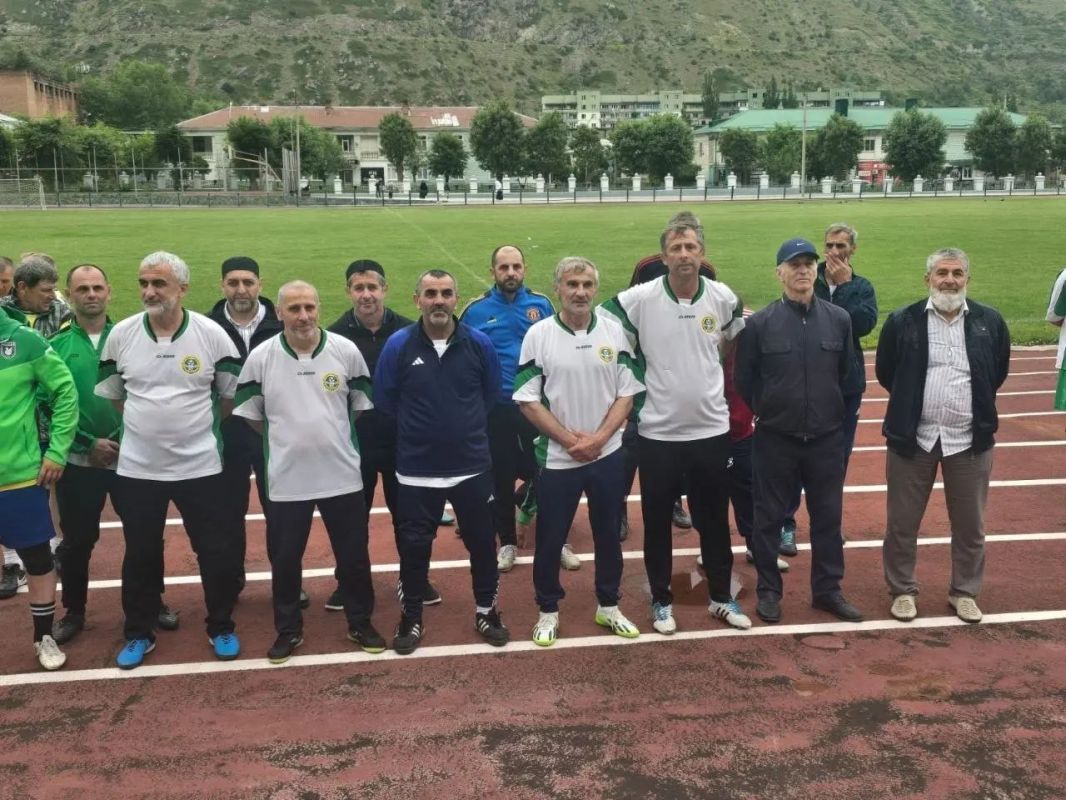 В Тырныаузе прошёл ветеранский футбольный чемпионат СКФО памяти Алика Толгурова и Мусы Молова