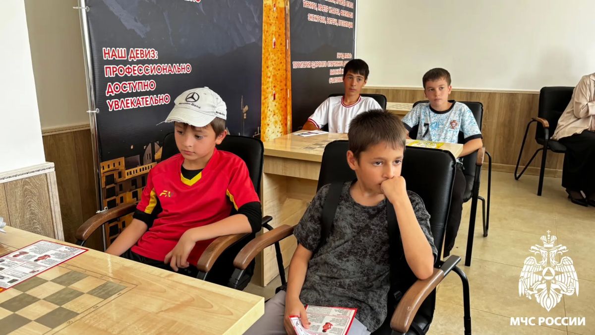 Спасатели МЧС провели урок безопасности для юных жителей Магаса Спасатели МЧС провели урок безопасности для юных жителей Магаса