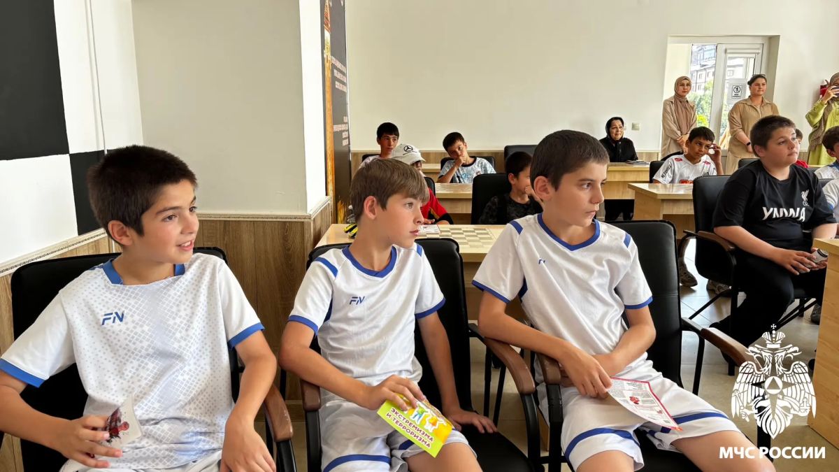 Спасатели МЧС провели урок безопасности для юных жителей Магаса Спасатели МЧС провели урок безопасности для юных жителей Магаса