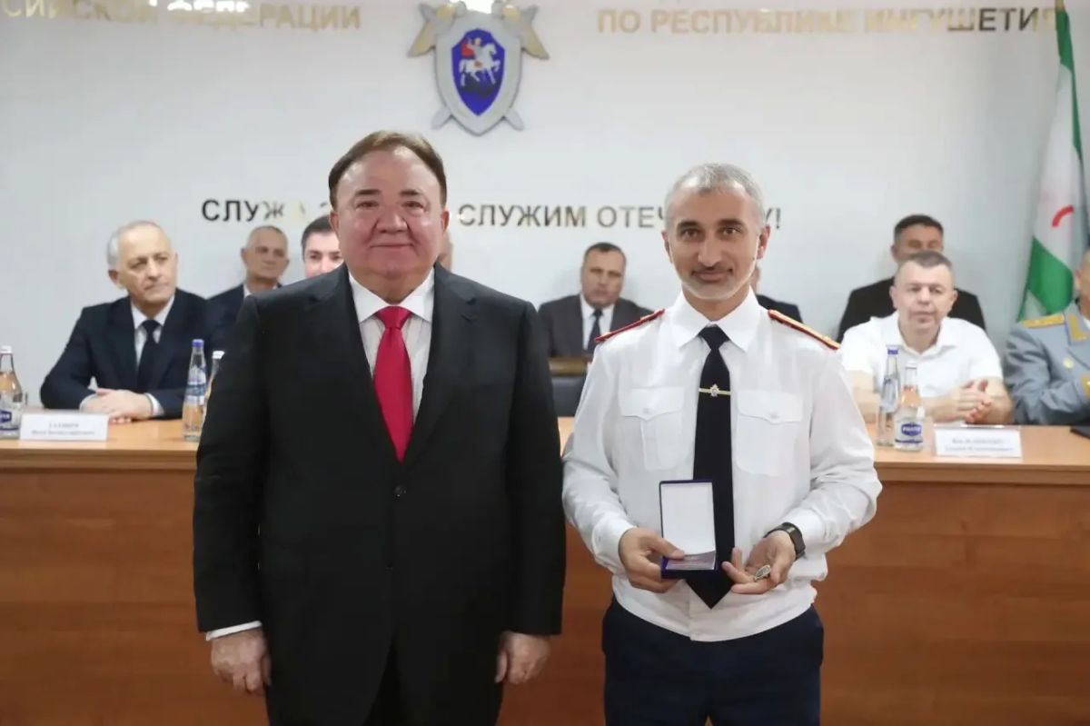 Глава Ингушетии Махмуд-Али Калиматов принял участие в торжественном мероприятии, посвященном Дню сотрудника органов следствия Российской Федерации Глава Ингушетии Махмуд-Али Калиматов принял участие в торжественном мероприятии, посвященном Дню сотрудника органов следствия Российской Федерации