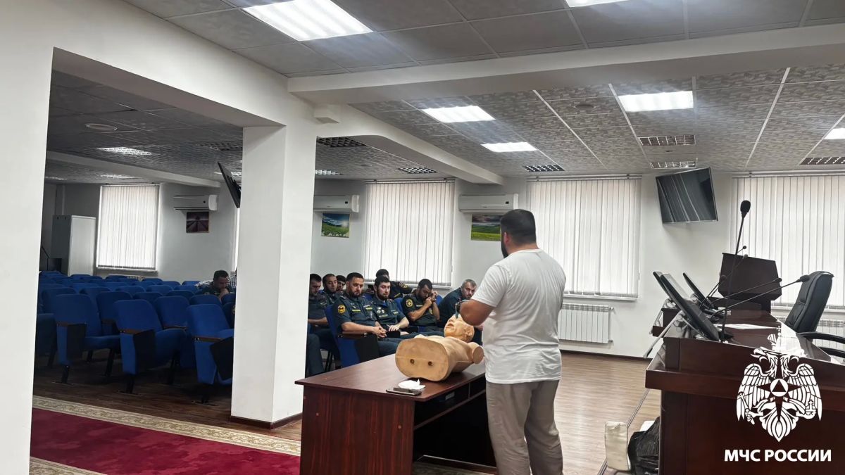 Спасатели отработали навыки сердечно-легочной реанимации на мастер-классе Адама Ваделова Спасатели отработали навыки сердечно-легочной реанимации на мастер-классе Адама Ваделова