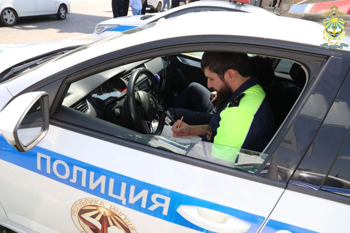 Один водитель задержан за стрельбу в свадебном кортеже, второй скрывался от полицейских по полям, но уйти не удалось Один водитель задержан за стрельбу в свадебном кортеже, второй скрывался от полицейских по полям, но уйти не удалось