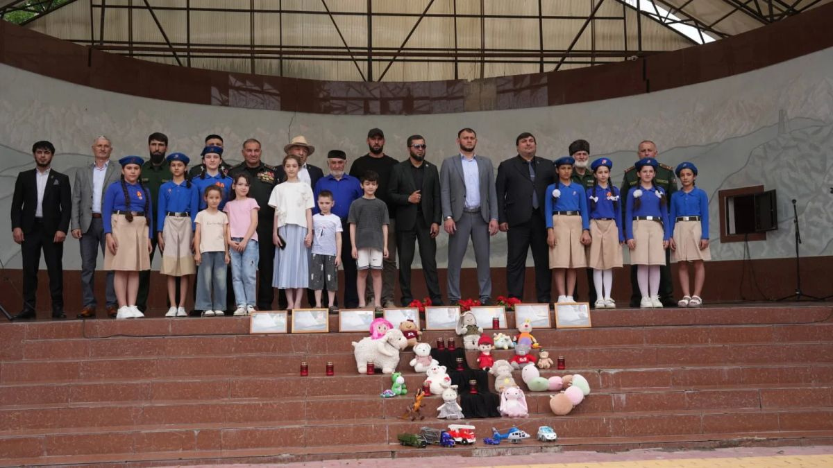 В Малгобеке почтили память детей — жертв вооруженного конфликта в Донбассе
