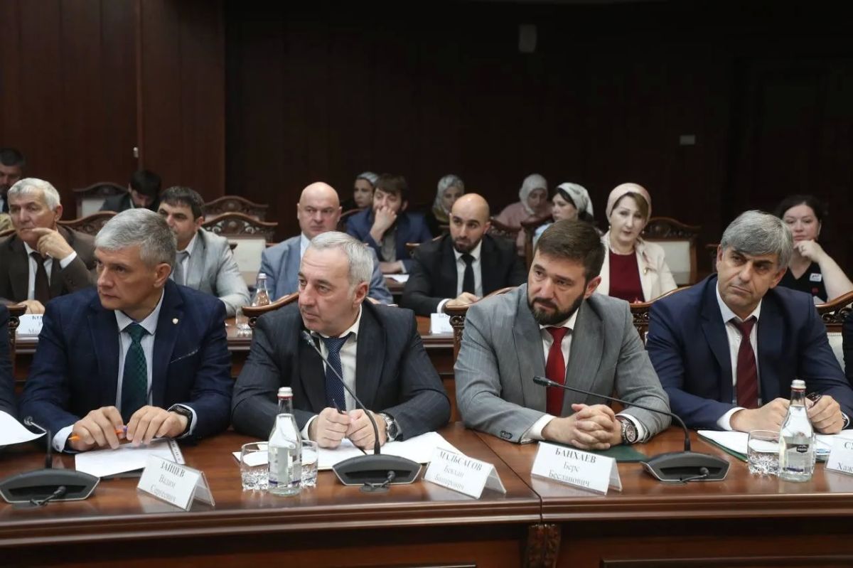 Работа с обращениями жителей и оперативное реагирование на проблемные ситуации остаются на постоянном контроле Правительства Ингушетии Работа с обращениями жителей и оперативное реагирование на проблемные ситуации остаются на постоянном контроле Правительства Ингушетии