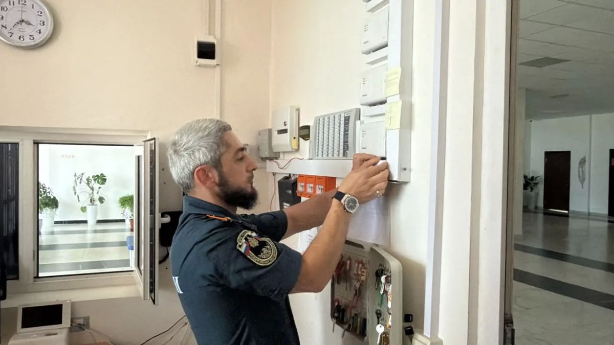 Безопасность прежде всего: как проходит подготовка школы к новому учебному году Безопасность прежде всего: как проходит подготовка школы к новому учебному году