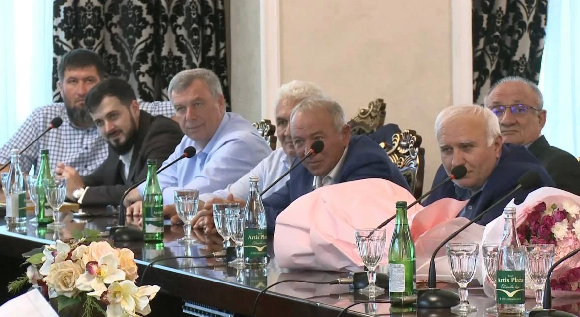 Владимир Сластенин поздравил работников строительной отрасли с Днем строителя Владимир Сластенин поздравил работников строительной отрасли с Днем строителя