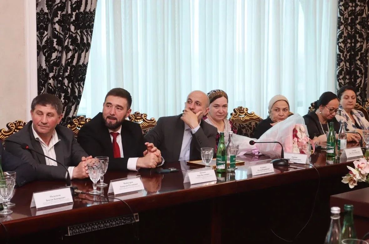 В конференц-зале отеля Артис - Плаза чествовали сегодня работников строительной отрасли В конференц-зале отеля Артис - Плаза чествовали сегодня работников строительной отрасли