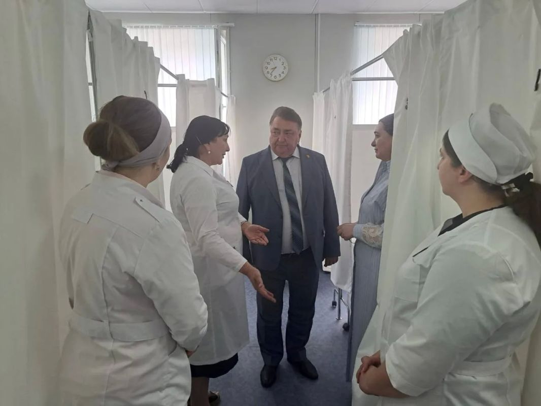 Председатель Правительства Ингушетии Владимир Сластенин посетил с рабочим визитом реабилитационное отделение на базе Джейрахской районной больницы и ознакомился с условиями лечения и восстановления пациентов Председатель Правительства Ингушетии Владимир Сластенин посетил с рабочим визитом реабилитационное отделение на базе Джейрахской районной больницы и ознакомился с условиями лечения и восстановления пациентов