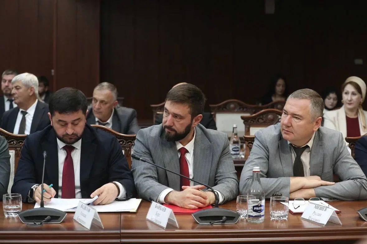 Подготовку к празднованию Дня Государственного флага Российской Федерации обсудили на совещании под руководством Председателя Правительства Ингушетии Владимира Сластенина Подготовку к празднованию Дня Государственного флага Российской Федерации обсудили на совещании под руководством Председателя Правительства Ингушетии Владимира Сластенина