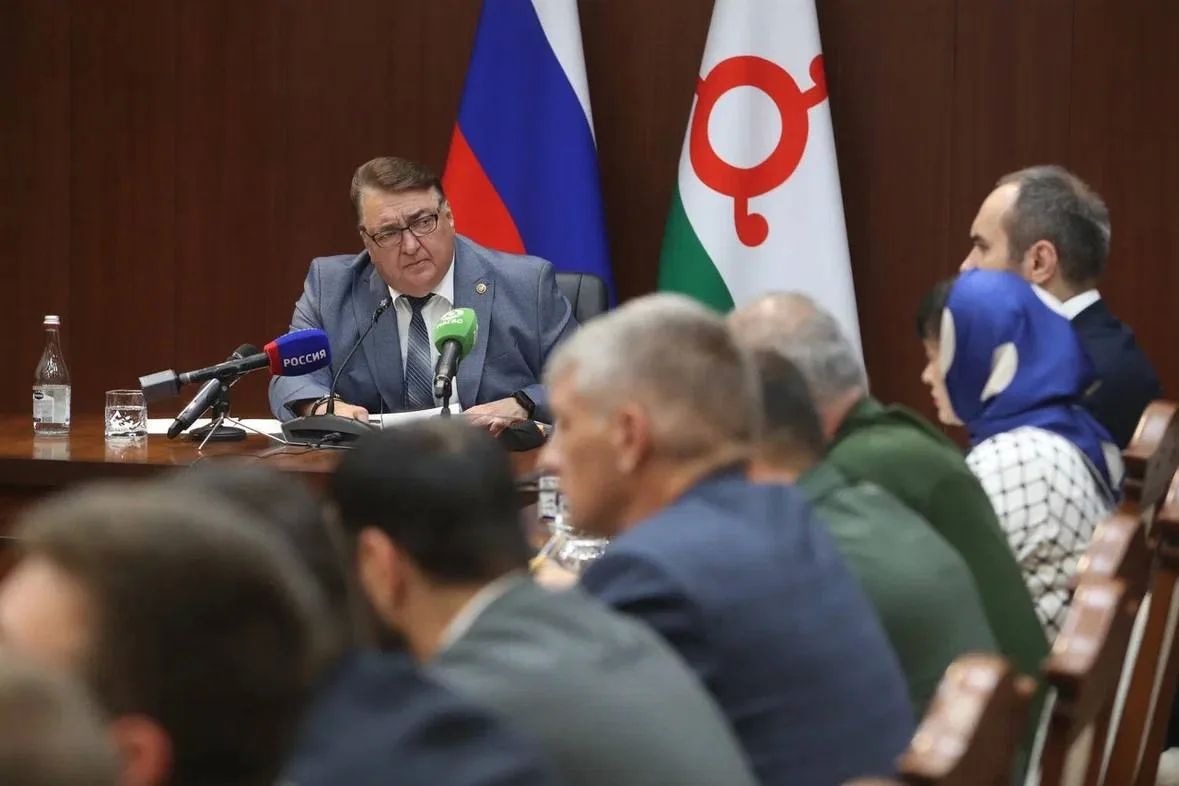 Подготовку к празднованию Дня Государственного флага Российской Федерации обсудили на совещании под руководством Председателя Правительства Ингушетии Владимира Сластенина