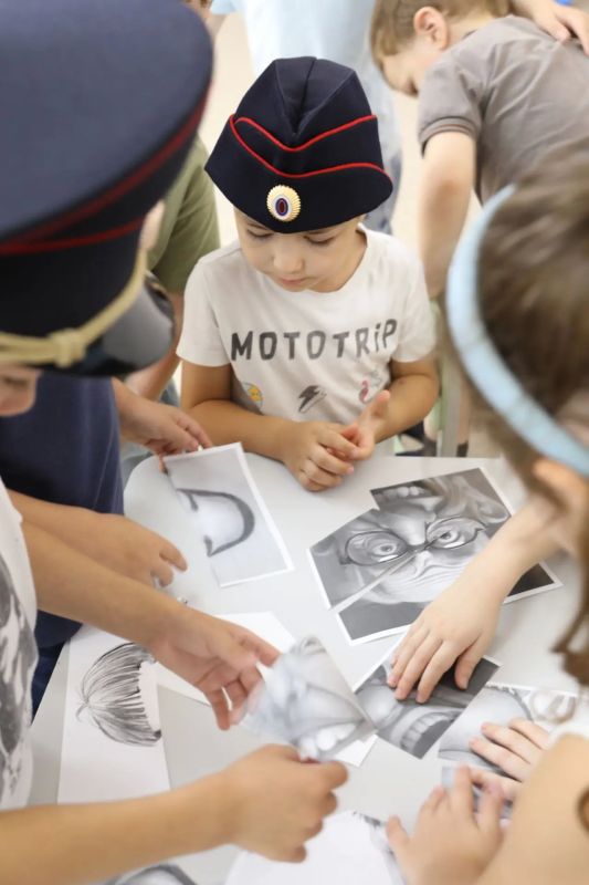 Фоторепортаж: Вместе со стражами закона малыши раскрывали сказочные преступления Фоторепортаж: Вместе со стражами закона малыши раскрывали сказочные преступления