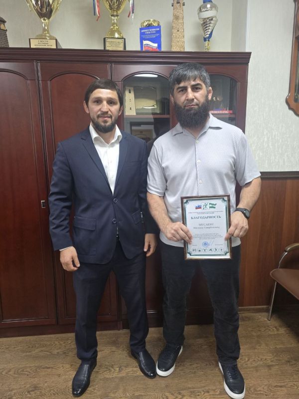 АЛИХАН ХАРСИЕВ ПООЩРИЛ ОТЛИЧИВШИСЯ БОРЦОВ ВОЛЬНОГО СТИЛЯ АЛИХАН ХАРСИЕВ ПООЩРИЛ ОТЛИЧИВШИСЯ БОРЦОВ ВОЛЬНОГО СТИЛЯ