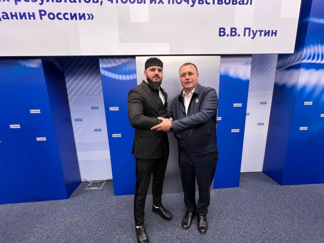 Преподаватель Пожарно-спасательного колледжа Ингушетии, профессиональный спасатель и волонтёр Асхаб Галаев принял участие во встрече руководства партии «Единая Россия» с представителями волонтёрского движения, которая прошла... Преподаватель Пожарно-спасательного колледжа Ингушетии, профессиональный спасатель и волонтёр Асхаб Галаев принял участие во встрече руководства партии «Единая Россия» с представителями волонтёрского движения, которая прошла...