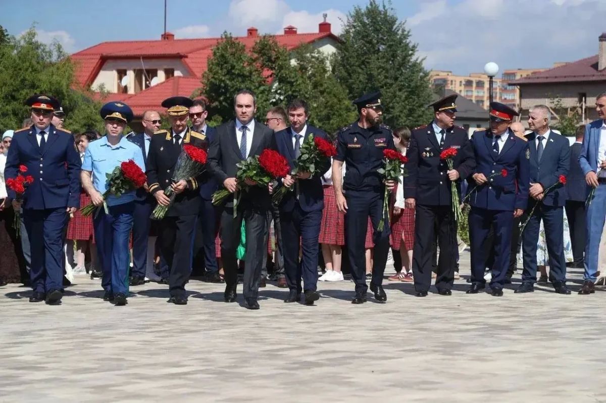 Махмуд-Али Калиматов: Сегодня, в День солидарности в борьбе с терроризмом, в Магасе почтили память тех, чьи жизни оборвал терроризм Махмуд-Али Калиматов: Сегодня, в День солидарности в борьбе с терроризмом, в Магасе почтили память тех, чьи жизни оборвал терроризм