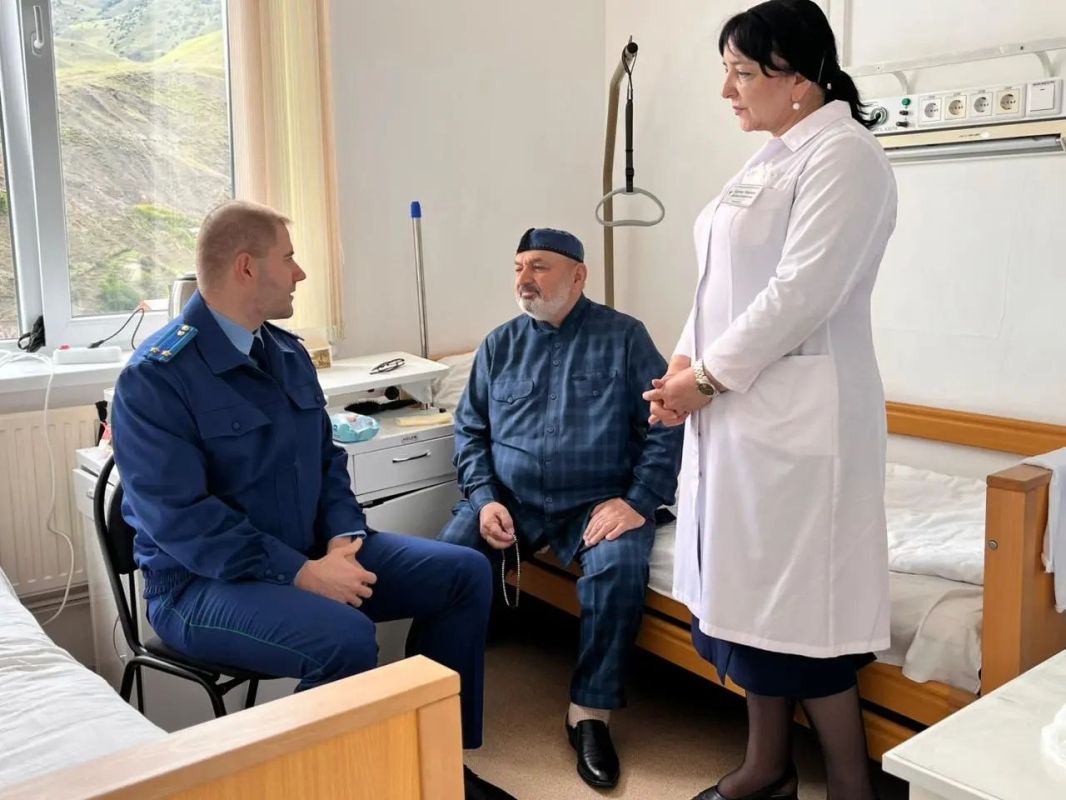 Зампрокурора Джейрахского района навестил бойцов СВО в больнице