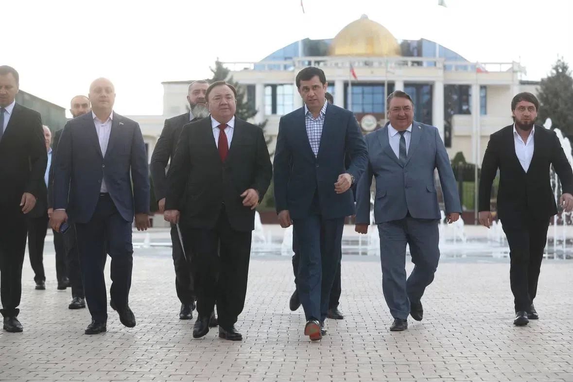 Сегодня на площади Согласия в Магасе состоялась торжественная передача техники и материальных средств для военнослужащих и сотрудников, выполняющих боевые задачи в зоне специальной военной операции Сегодня на площади Согласия в Магасе состоялась торжественная передача техники и материальных средств для военнослужащих и сотрудников, выполняющих боевые задачи в зоне специальной военной операции