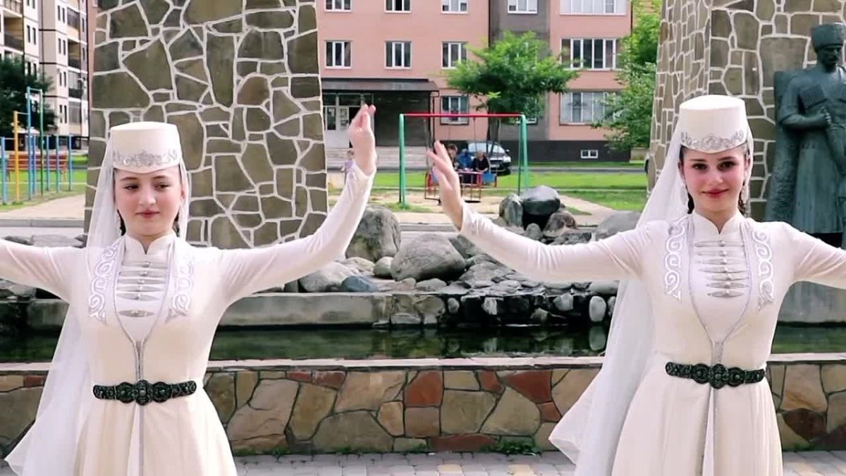 И в продолжение темы... Сотрудники полиции Ингушетии тоже вспомнили стихотворение поэта Расула Гамзатова "Журавли"