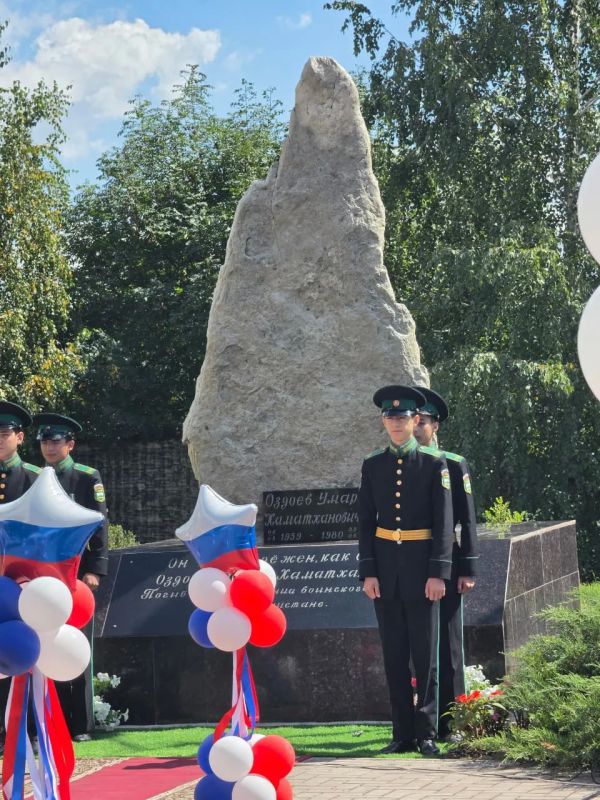 «Награда ищет героя – 45 лет спустя»: в Барсуках открыли памятник воину-афганцу Умару Хаматхановичу Оздоеву «Награда ищет героя – 45 лет спустя»: в Барсуках открыли памятник воину-афганцу Умару Хаматхановичу Оздоеву