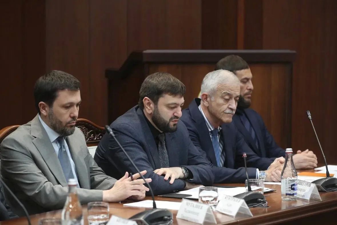 Сегодня на еженедельном совещании под руководством Председателя Правительства Ингушетии Владимира Сластенина рассмотрели ход реализации в регионе региональных составляющих национальных проектов и федеральных программ Сегодня на еженедельном совещании под руководством Председателя Правительства Ингушетии Владимира Сластенина рассмотрели ход реализации в регионе региональных составляющих национальных проектов и федеральных программ