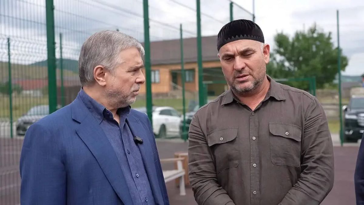 Сенаторы Российской Федерации Микаил Илезов и Белан Хамчиев побывали в Сунженском районе с рабочим выездом Сенаторы Российской Федерации Микаил Илезов и Белан Хамчиев побывали в Сунженском районе с рабочим выездом