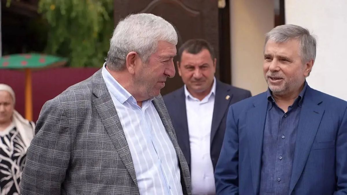 Сенаторы Российской Федерации Микаил Илезов и Белан Хамчиев побывали в Сунженском районе с рабочим выездом Сенаторы Российской Федерации Микаил Илезов и Белан Хамчиев побывали в Сунженском районе с рабочим выездом