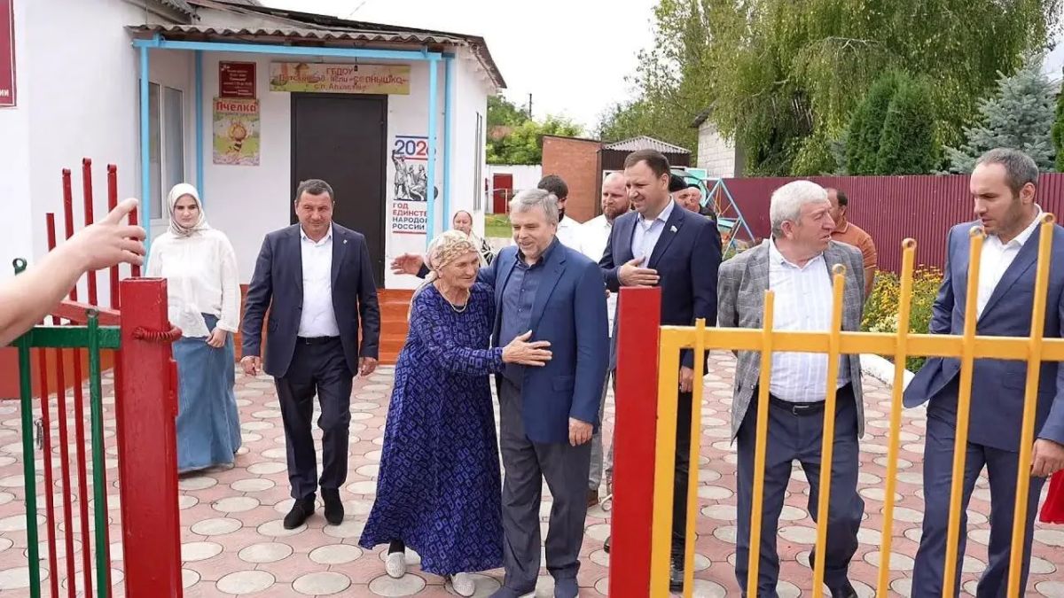 Сенаторы Российской Федерации Микаил Илезов и Белан Хамчиев побывали в Сунженском районе с рабочим выездом Сенаторы Российской Федерации Микаил Илезов и Белан Хамчиев побывали в Сунженском районе с рабочим выездом