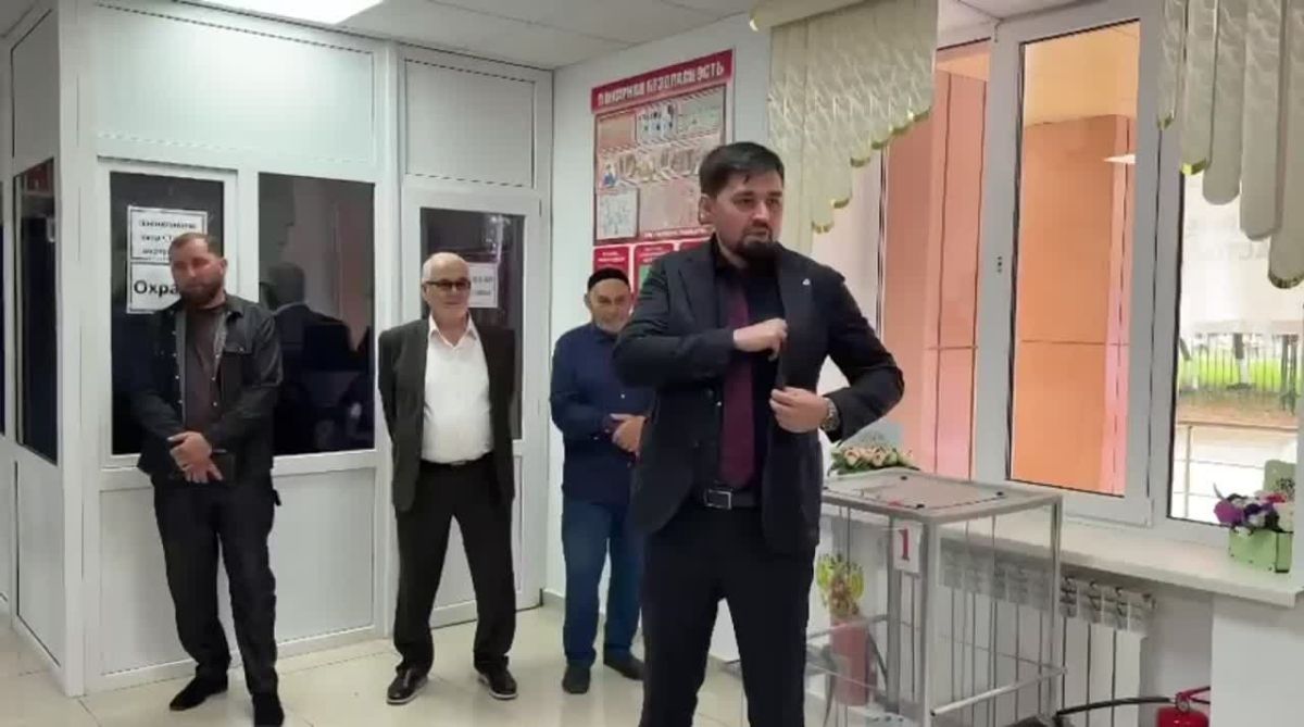 Министр образования и науки Республики Ингушетия Ахмед-Башир Багаудинович Цороев сегодня принял участие в голосовании на выборах депутатов Государственной Думы Российской Федерации IX созыва и Народного Собрания Республики...