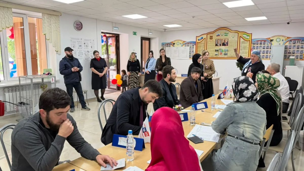 Министр образования и науки Республики Ингушетия Ахмед-Башир Багаудинович Цороев сегодня принял участие в голосовании на выборах депутатов Государственной Думы Российской Федерации IX созыва и Народного Собрания Республики... Министр образования и науки Республики Ингушетия Ахмед-Башир Багаудинович Цороев сегодня принял участие в голосовании на выборах депутатов Государственной Думы Российской Федерации IX созыва и Народного Собрания Республики...