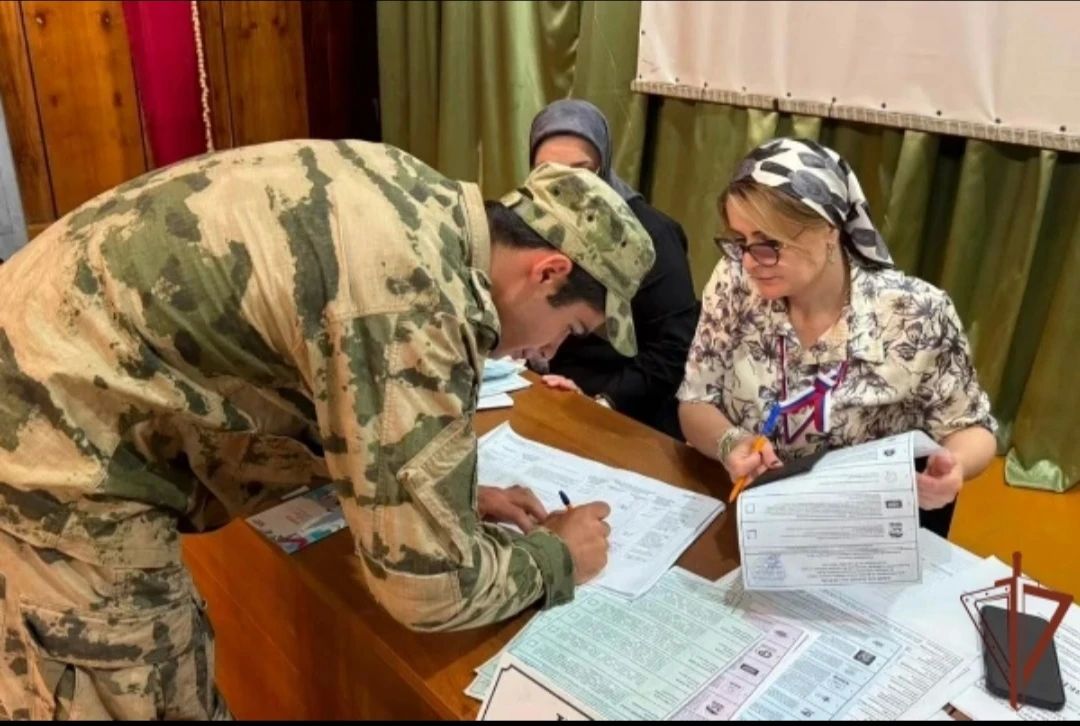 Личный состав Северо-Кавказского округа Росгвардии продолжает участвовать в Едином дне голосования Личный состав Северо-Кавказского округа Росгвардии продолжает участвовать в Едином дне голосования