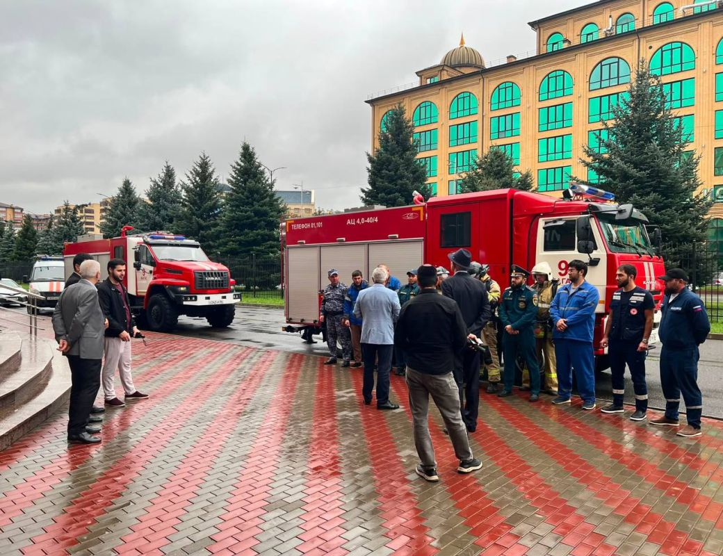 Специалисты МЧС провели тренировку по пожарной безопасности в Ингушском государственном университете Специалисты МЧС провели тренировку по пожарной безопасности в Ингушском государственном университете