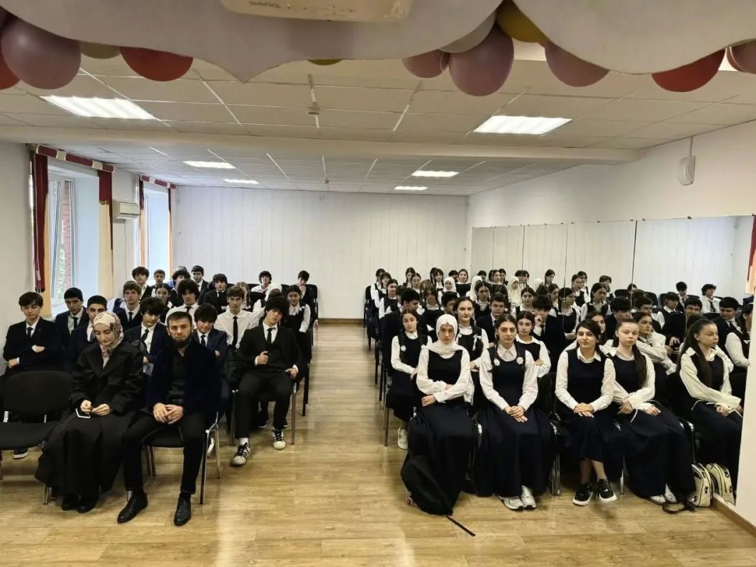 Полицейские и общественники провели серию профилактических встреч со школьниками Карабулака Полицейские и общественники провели серию профилактических встреч со школьниками Карабулака