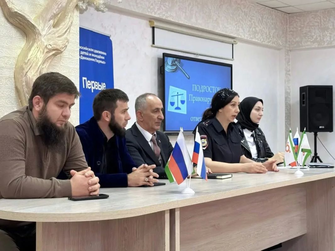 Полицейские и общественники провели серию профилактических встреч со школьниками Карабулака Полицейские и общественники провели серию профилактических встреч со школьниками Карабулака