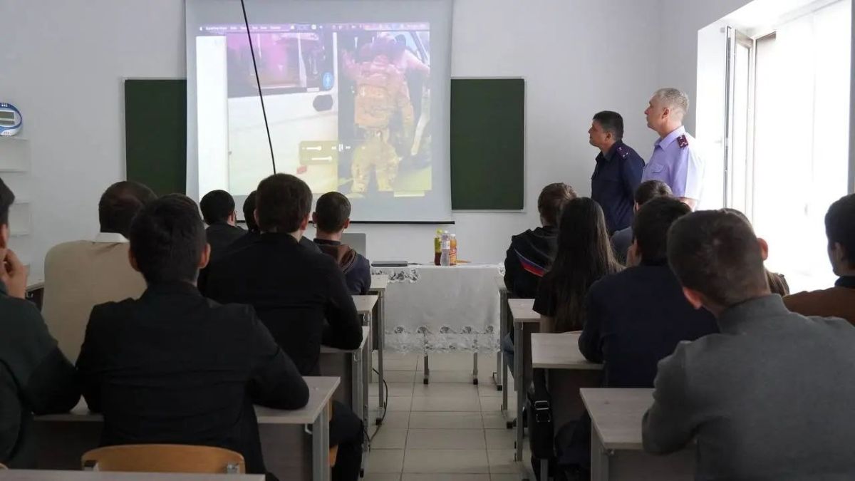 В Назрани студентам рассказали о рисках вербовки
