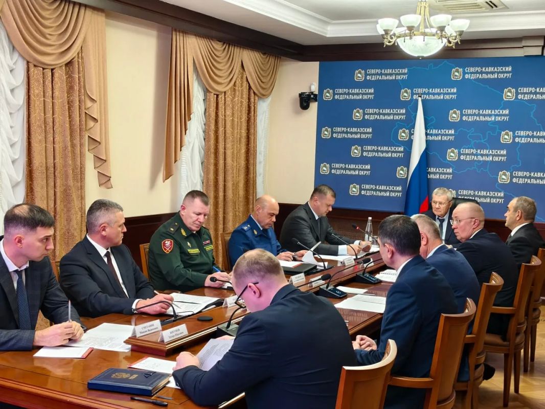Махмуд-Али Калиматов: Полномочный представитель Президента Российской Федерации в Северо-Кавказском федеральном округе Юрий Чайка провел очередное заседание координационного совещания по вопросам безопасности... Махмуд-Али Калиматов: Полномочный представитель Президента Российской Федерации в Северо-Кавказском федеральном округе Юрий Чайка провел очередное заседание координационного совещания по вопросам безопасности...