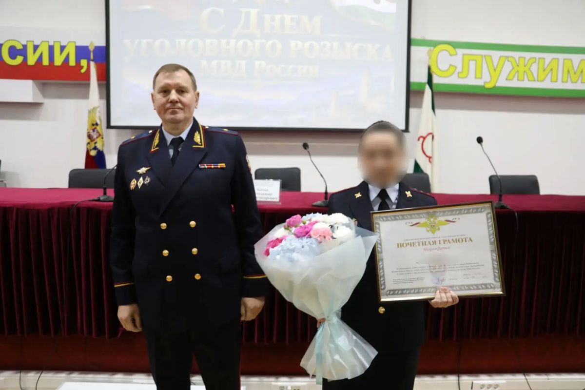 Министр внутренних дел по Республике Ингушетия вручил награды отличившимся сотрудникам подразделений уголовного розыска МВД по Республике Ингушетия Министр внутренних дел по Республике Ингушетия вручил награды отличившимся сотрудникам подразделений уголовного розыска МВД по Республике Ингушетия