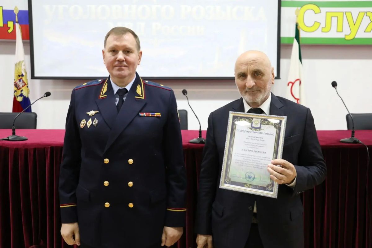 Министр внутренних дел по Республике Ингушетия вручил награды отличившимся сотрудникам подразделений уголовного розыска МВД по Республике Ингушетия Министр внутренних дел по Республике Ингушетия вручил награды отличившимся сотрудникам подразделений уголовного розыска МВД по Республике Ингушетия