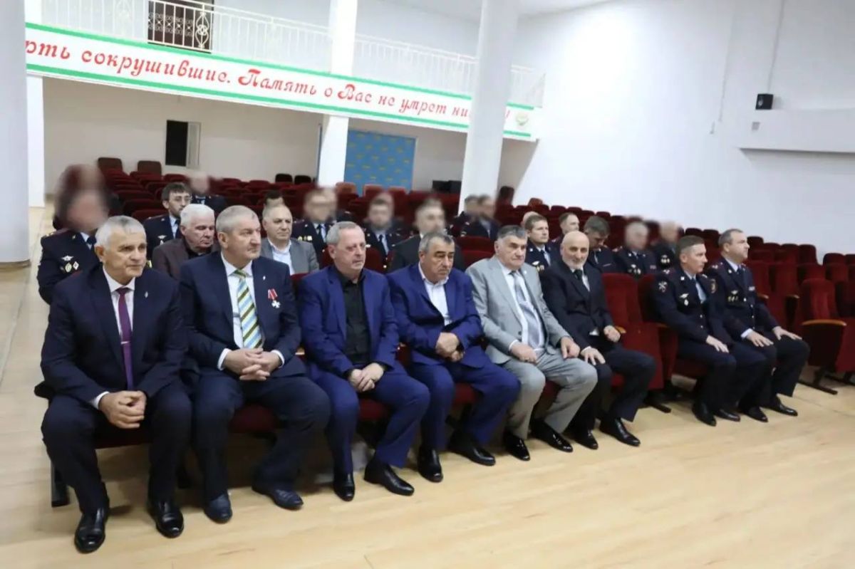 Министр внутренних дел по Республике Ингушетия вручил награды отличившимся сотрудникам подразделений уголовного розыска МВД по Республике Ингушетия Министр внутренних дел по Республике Ингушетия вручил награды отличившимся сотрудникам подразделений уголовного розыска МВД по Республике Ингушетия
