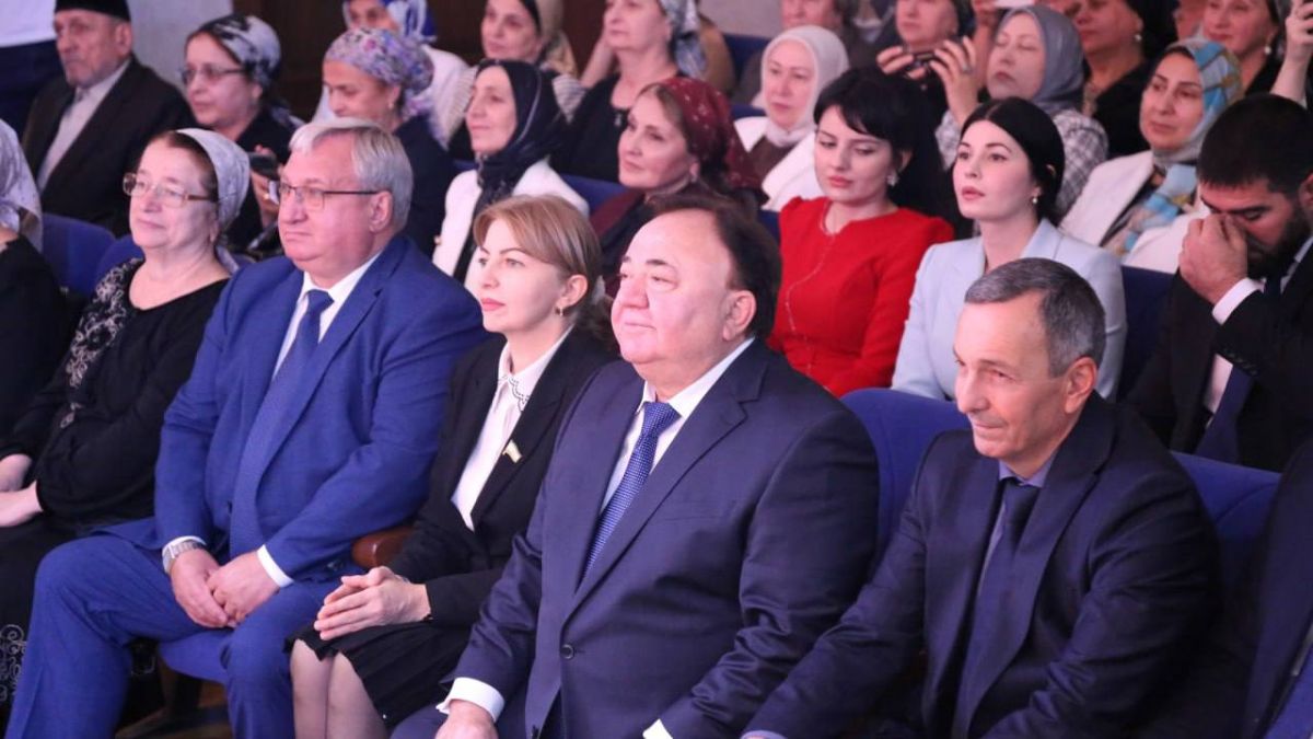 Торжественное признание: педагогам республики выразили искреннюю благодарность Торжественное признание: педагогам республики выразили искреннюю благодарность