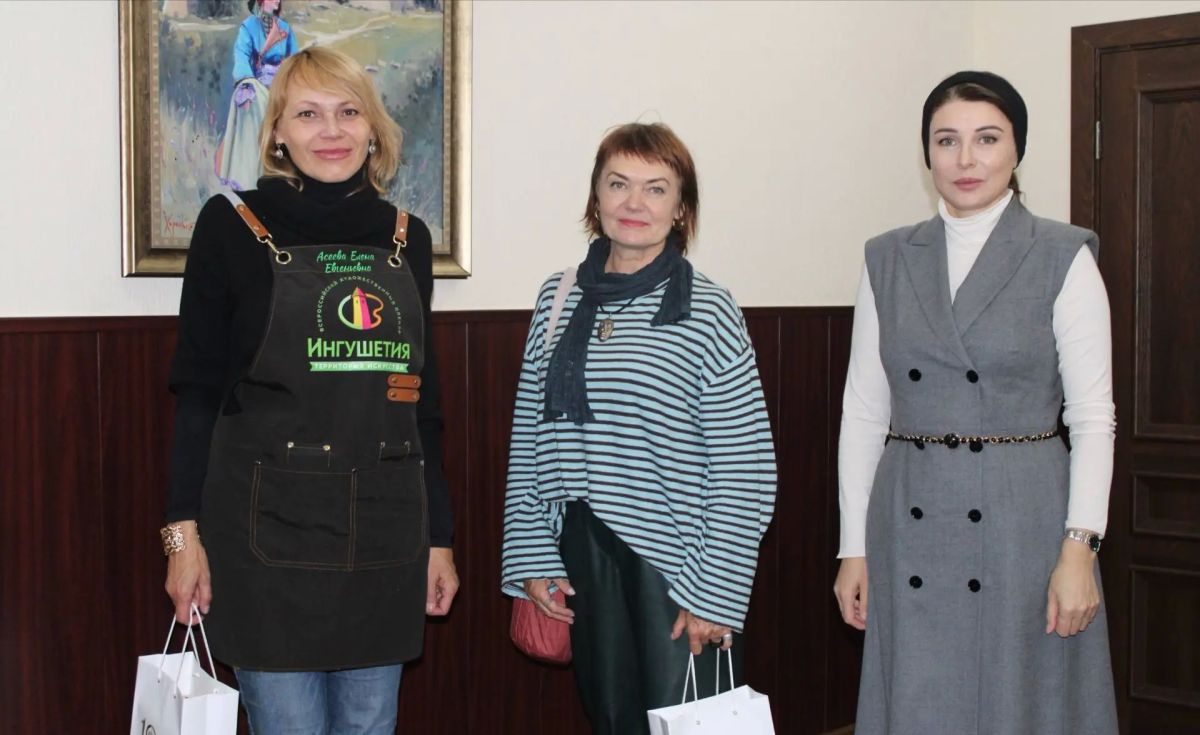 Министр культуры и туризма Республики Ингушетия Залина Льянова встретилась с участниками Всероссийского пленэра «Ингушетия - территория искусства»