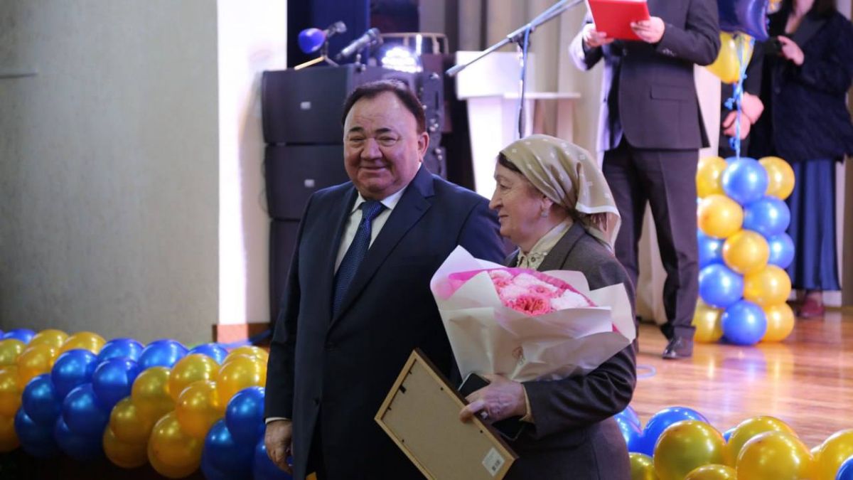 Торжественное признание: педагогам республики выразили искреннюю благодарность Торжественное признание: педагогам республики выразили искреннюю благодарность