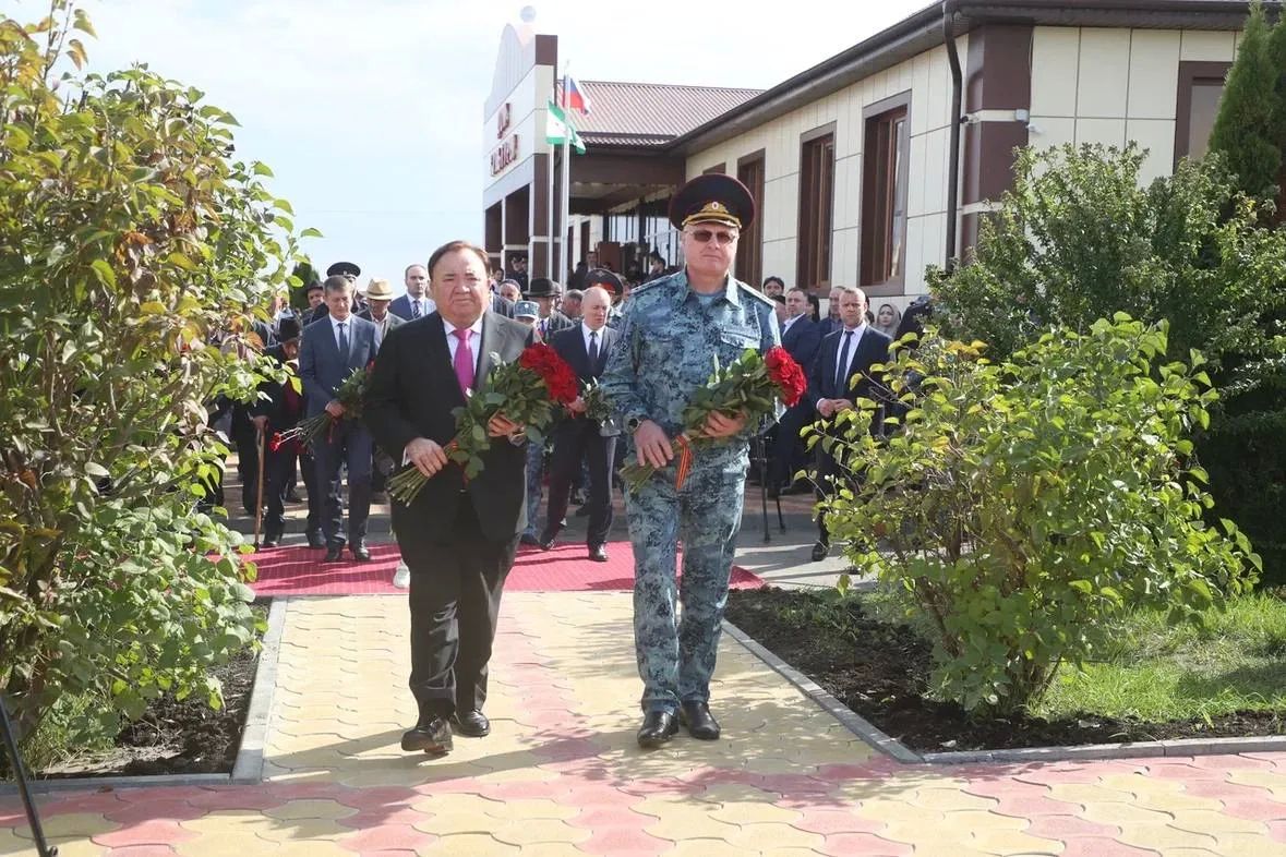 В Сагопши открыли мемориал курсантам, защищавшим Малгобек осенью 1942 года В Сагопши открыли мемориал курсантам, защищавшим Малгобек осенью 1942 года