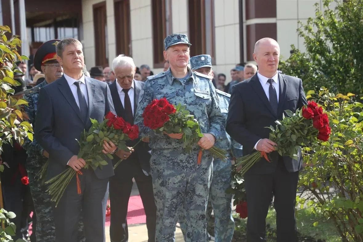 В Сагопши открыли мемориал курсантам, защищавшим Малгобек осенью 1942 года В Сагопши открыли мемориал курсантам, защищавшим Малгобек осенью 1942 года