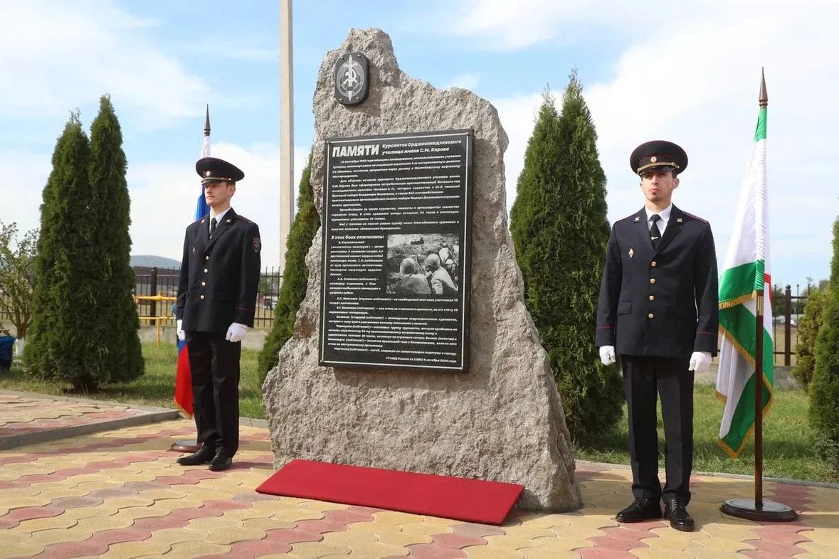 В Сагопши открыли мемориал курсантам, защищавшим Малгобек осенью 1942 года В Сагопши открыли мемориал курсантам, защищавшим Малгобек осенью 1942 года