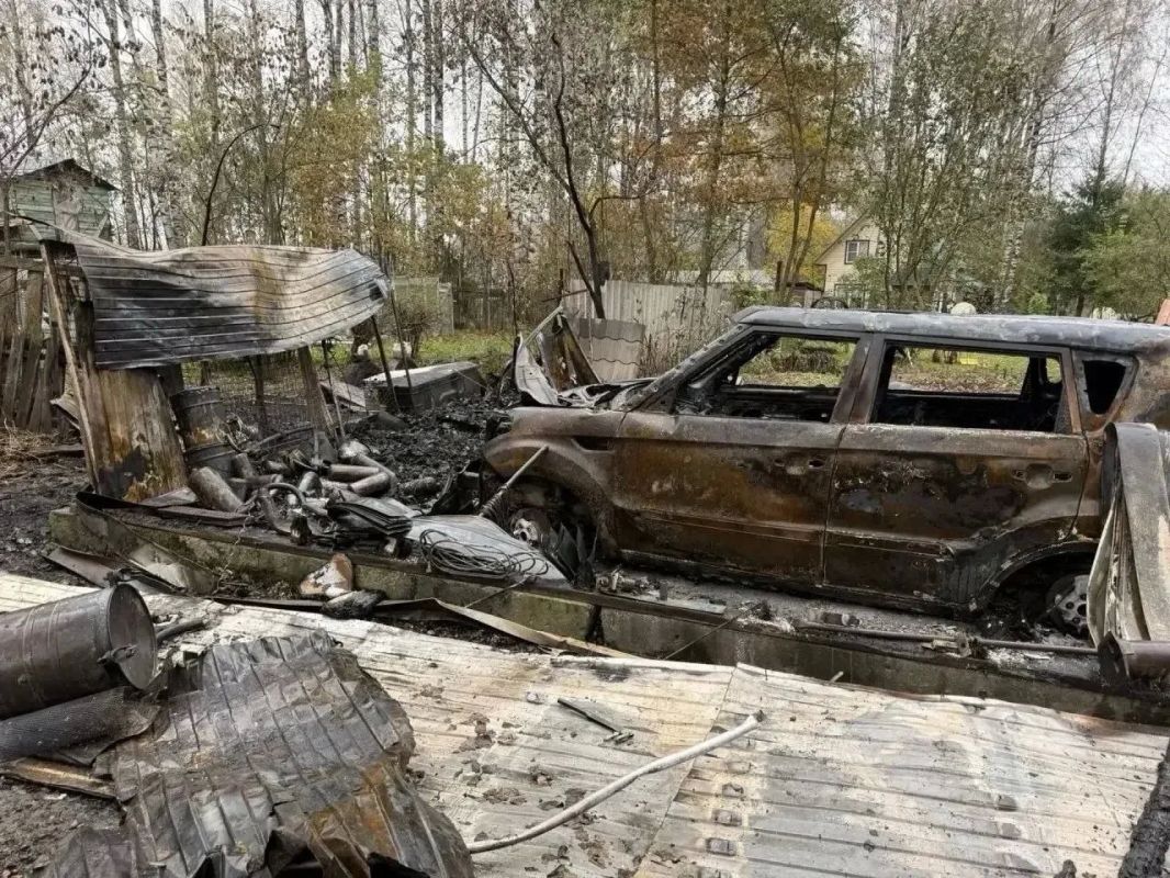 В Мурино соседская ссора обернулась костром из гаража и Kia Soul В Мурино соседская ссора обернулась костром из гаража и Kia Soul
