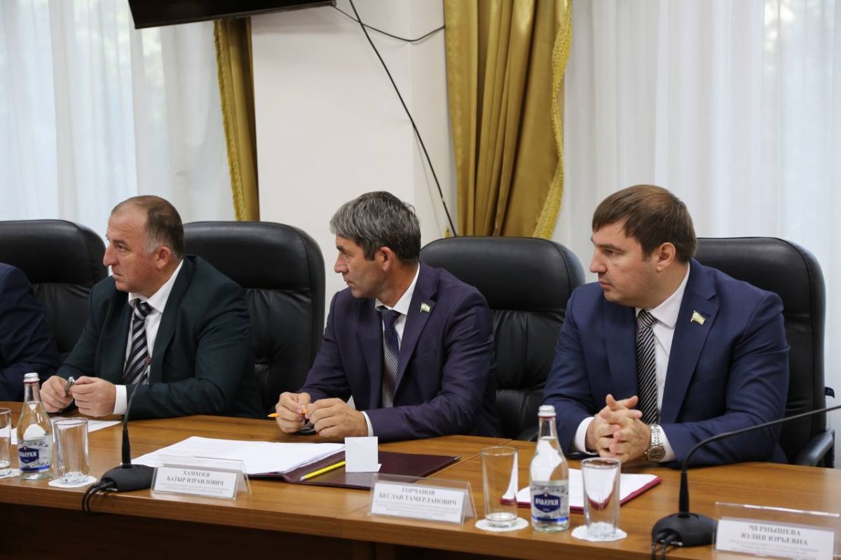 Руслан Гагиев провел первое заседание Совета Народного Собрания РИ восьмого созыва Руслан Гагиев провел первое заседание Совета Народного Собрания РИ восьмого созыва