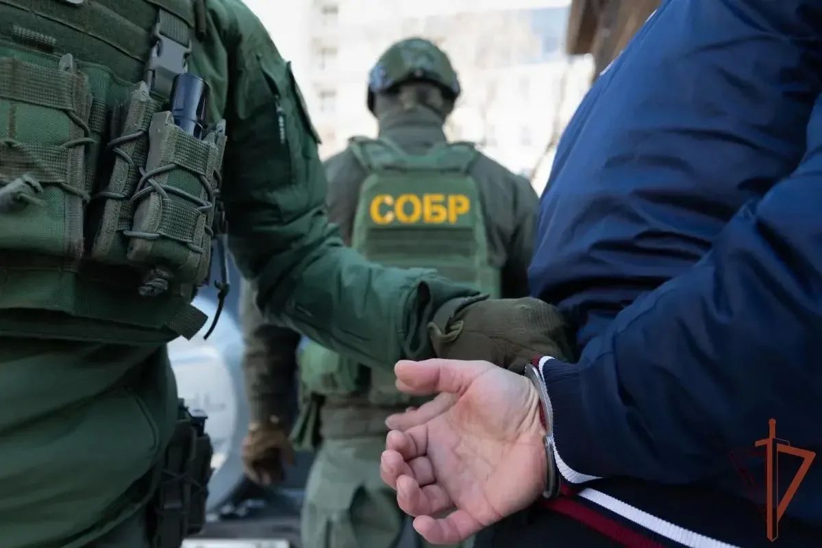 В Ингушетии спецназ Росгвардии оказал содействие при задержании мужчины, удерживавшего жену в доме и стрелявшего в полицейского