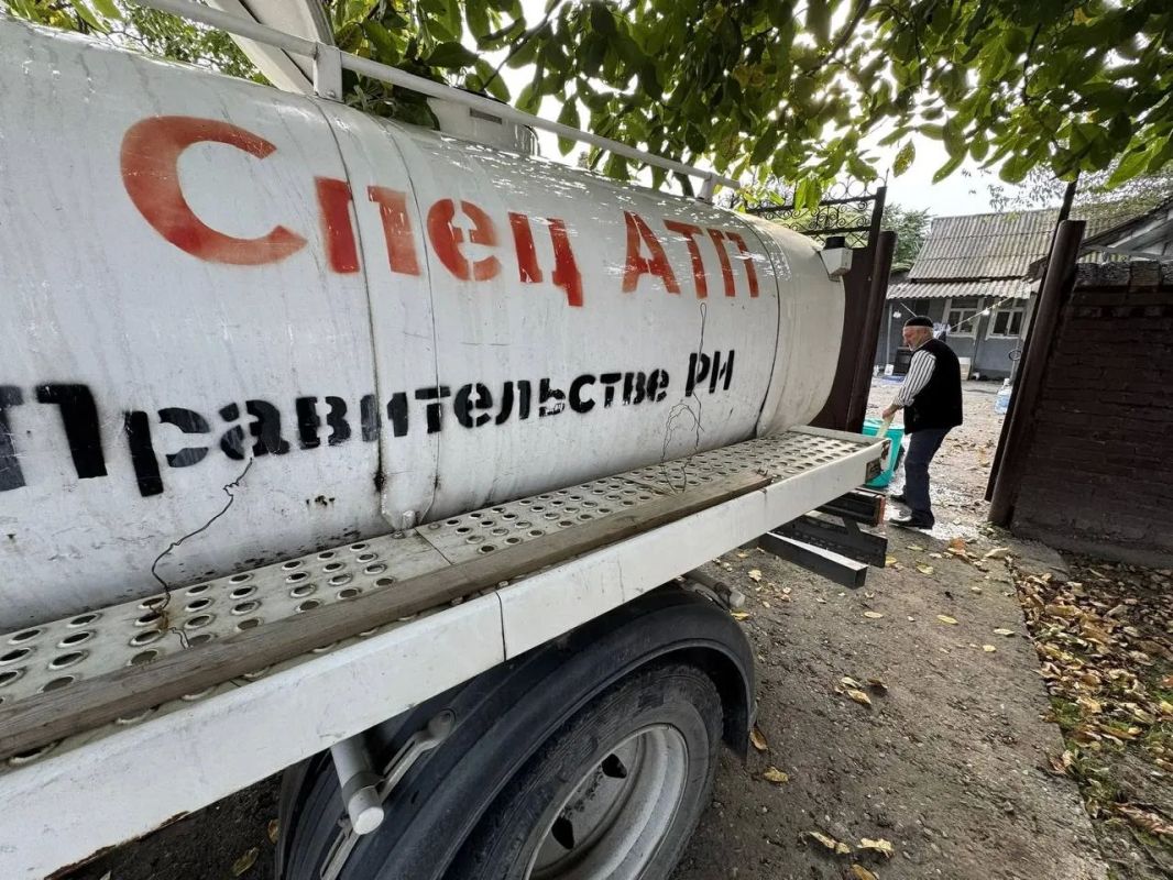 В Карабулаке организован масштабный подвоз воды после аварии на магистральном водоводе В Карабулаке организован масштабный подвоз воды после аварии на магистральном водоводе
