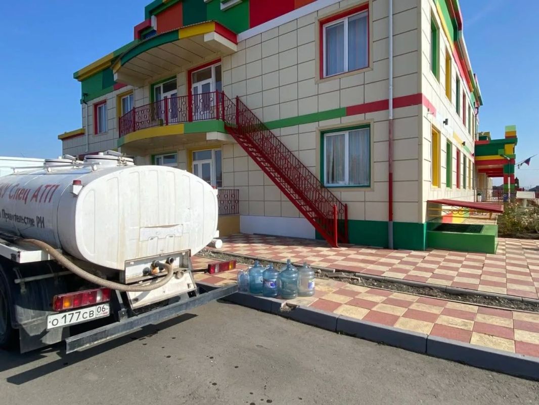 В Карабулаке организован масштабный подвоз воды после аварии на магистральном водоводе В Карабулаке организован масштабный подвоз воды после аварии на магистральном водоводе