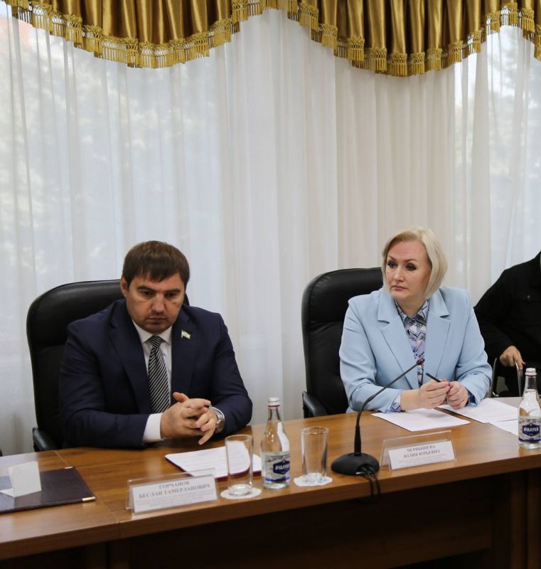 Руслан Гагиев провел первое заседание Совета Народного Собрания РИ восьмого созыва Руслан Гагиев провел первое заседание Совета Народного Собрания РИ восьмого созыва